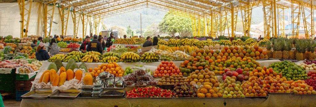 Plaza de mercado El Cacique: 123 comerciantes elevan su competitividad a través de formación estratégica